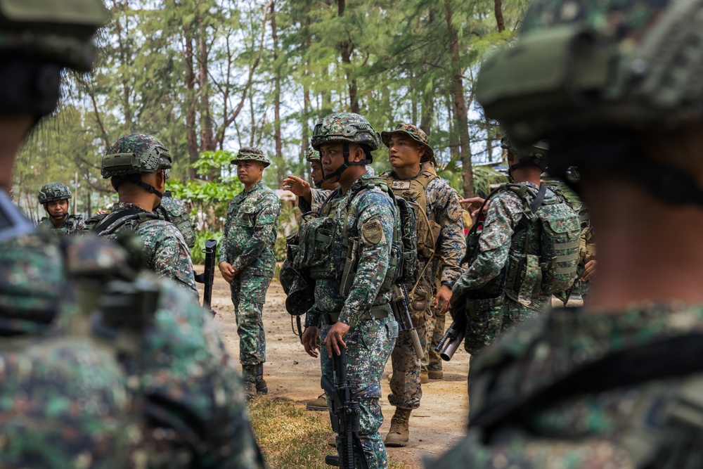 Philippine, U.S. Marines conduct bilateral close-quarters combat drills and techniques