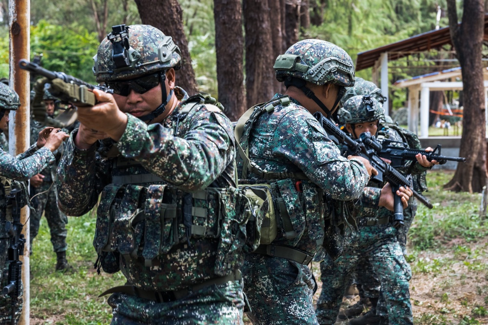 Philippine, U.S. Marines conduct bilateral close-quarters combat drills and techniques