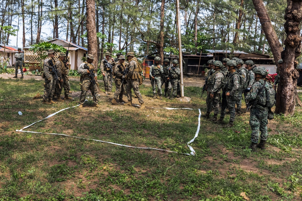 Philippine, U.S. Marines conduct bilateral close-quarters combat drills and techniques