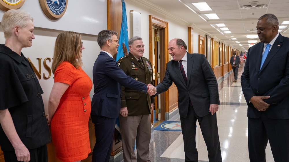 SECDEF hosts UK Defense Secretary