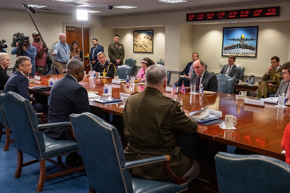 SECDEF hosts UK Defense Secretary
