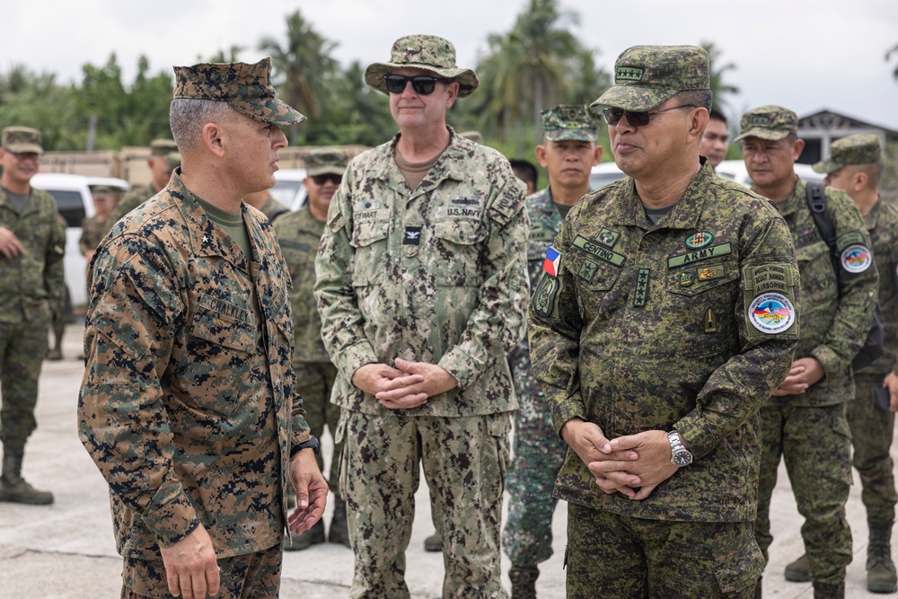 3d MLG General and AFP Chief of Staff visit Camp Agnew