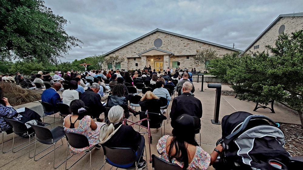 Community celebrates Easter with sunrise service