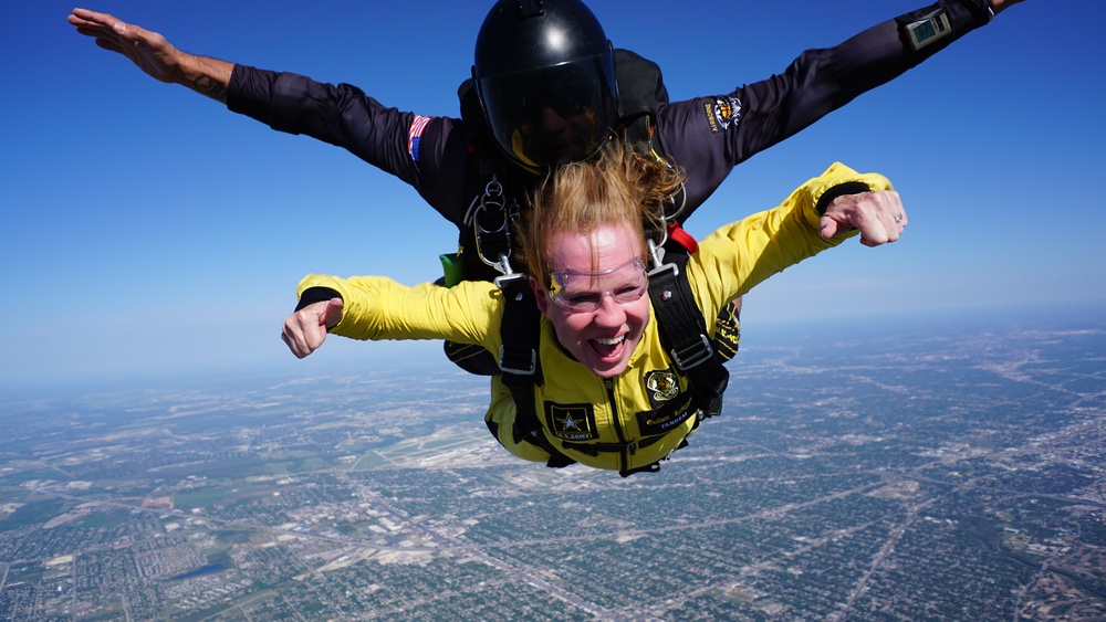 Army Golden Knights jump in San Antonio ahead of Fiesta