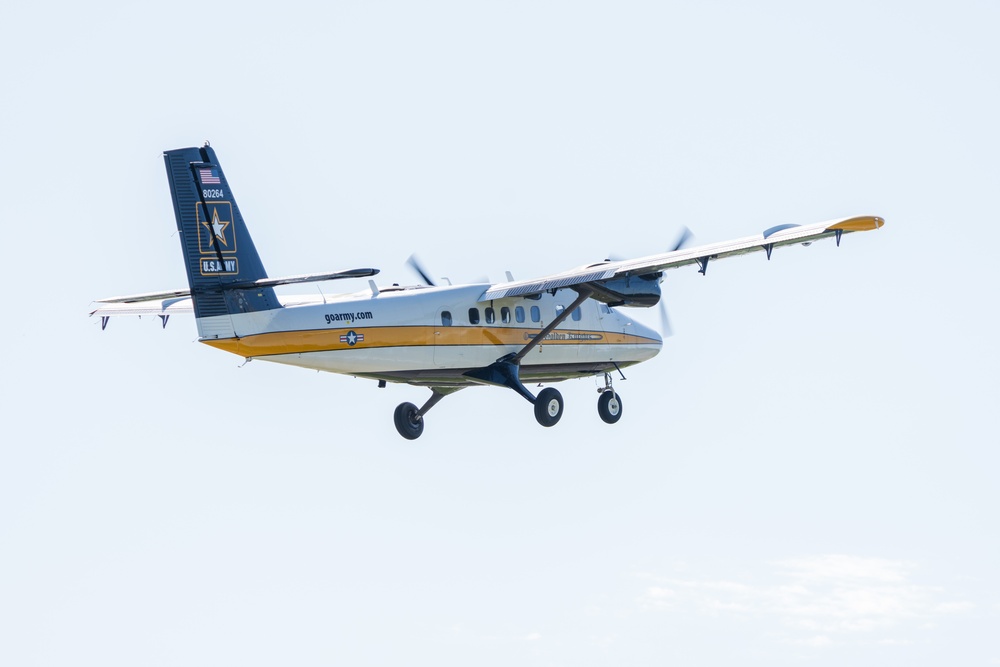 Army Golden Knights take flight in San Antonio ahead of Fiesta