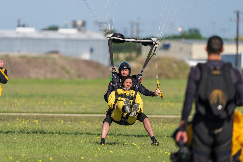 Army Golden Knights jump in San Antonio ahead of Fiesta