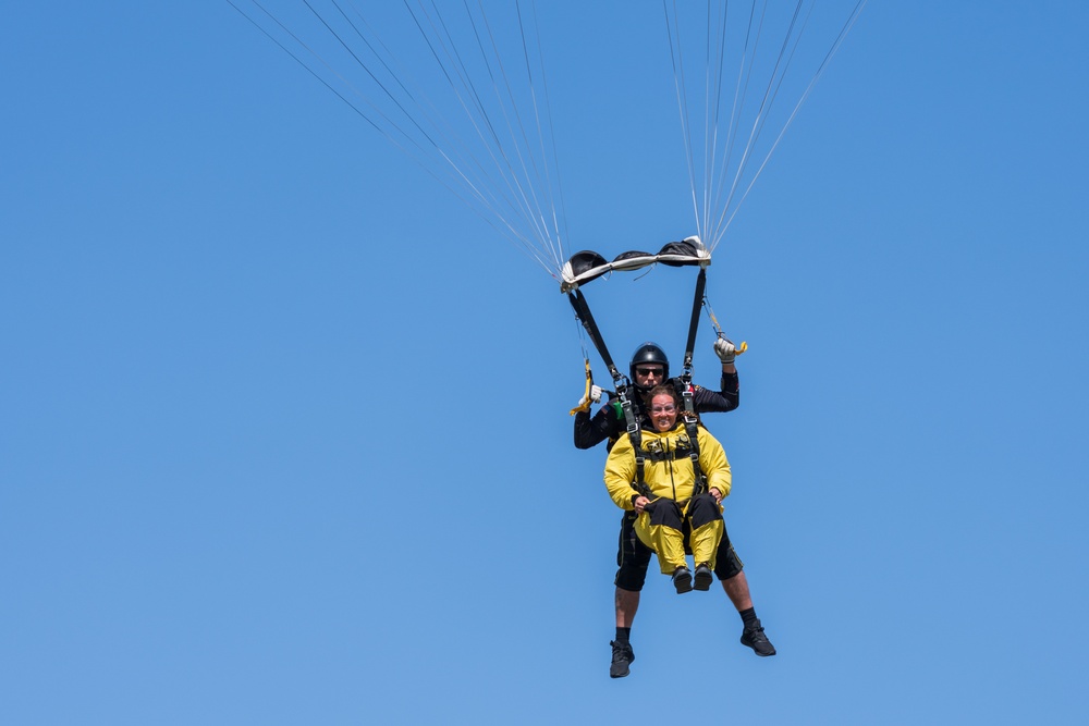 Army Golden Knights jump in San Antonio ahead of Fiesta