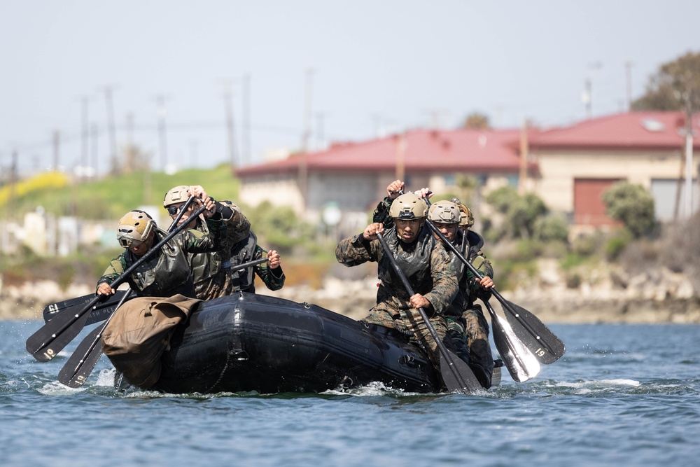 Recon Marines, Indonesian Korps Marinir rehearse small boat emergency procedures