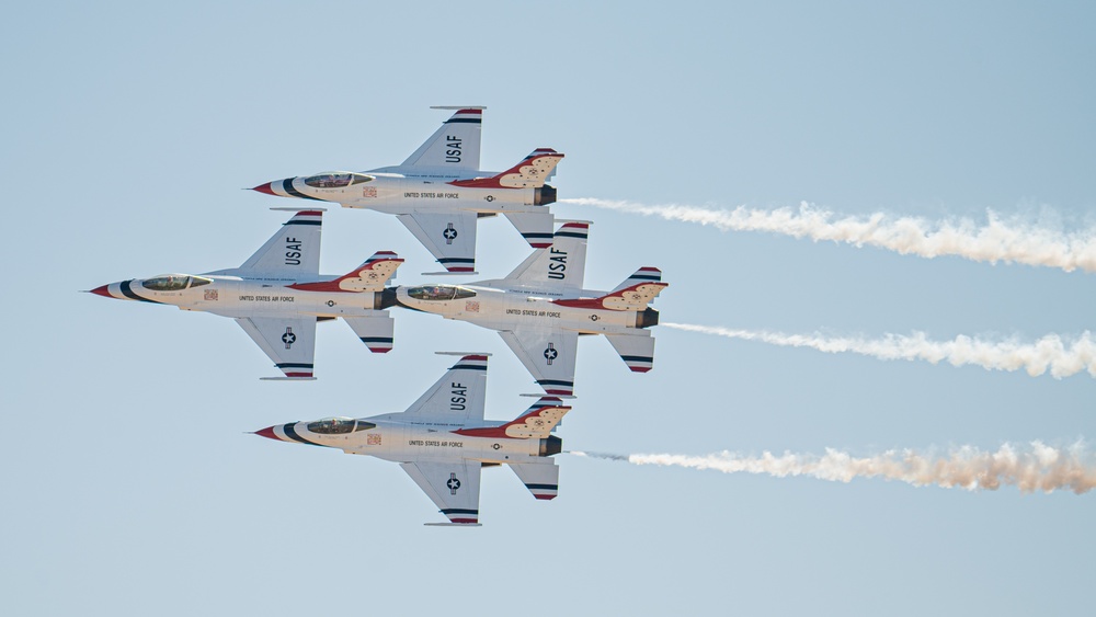 Thunderbirds at Thunder and Lightning over Arizona 2023