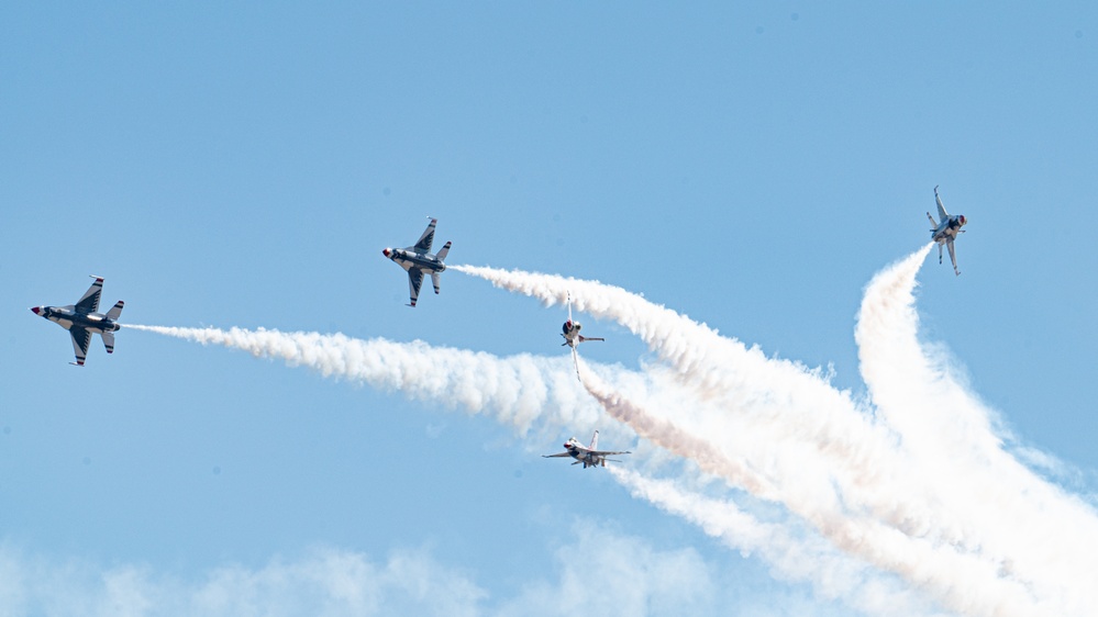 Thunderbirds at Thunder and Lightning over Arizona 2023