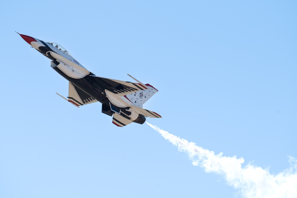 Thunderbirds at Thunder and Lightning over Arizona 2023