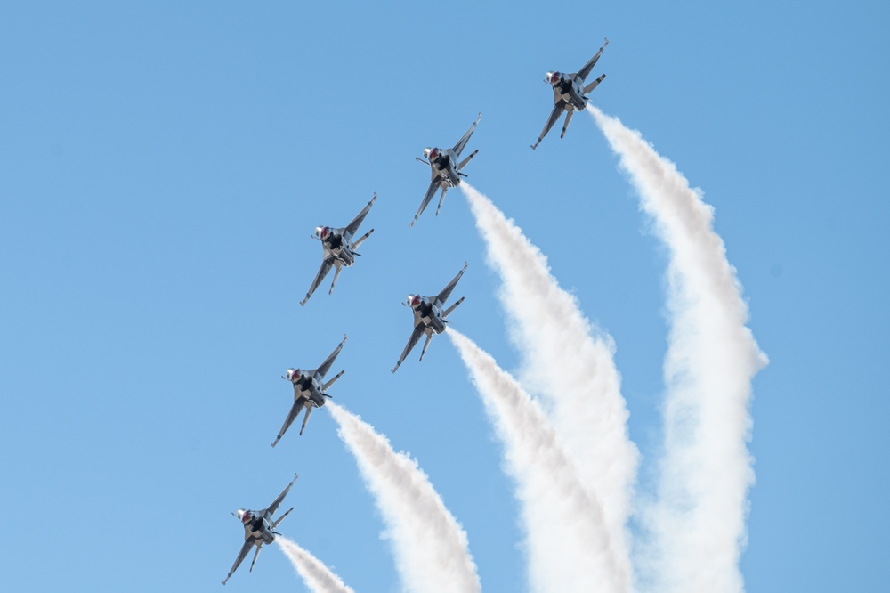 Thunderbirds at Thunder and Lightning over Arizona 2023