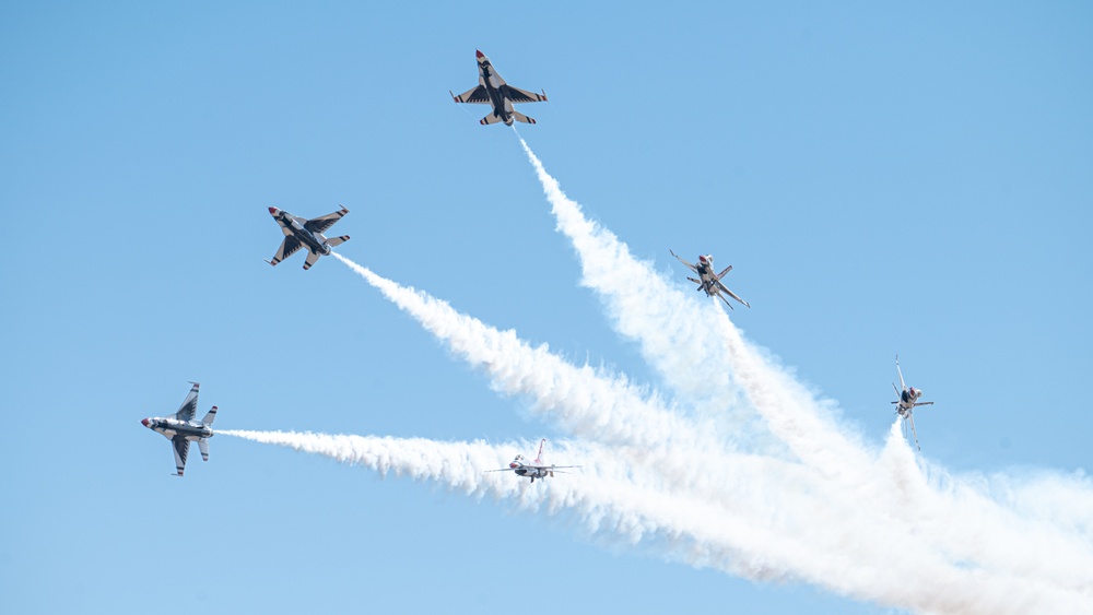 Thunderbirds at Thunder and Lightning over Arizona 2023