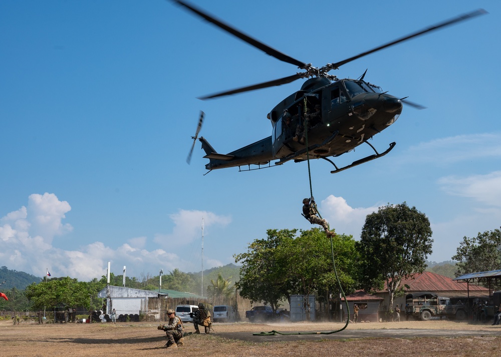 Balikatan 23 | NSW, NAVSOU conduct GOPLAT mission planning, fast rope helicopter drills