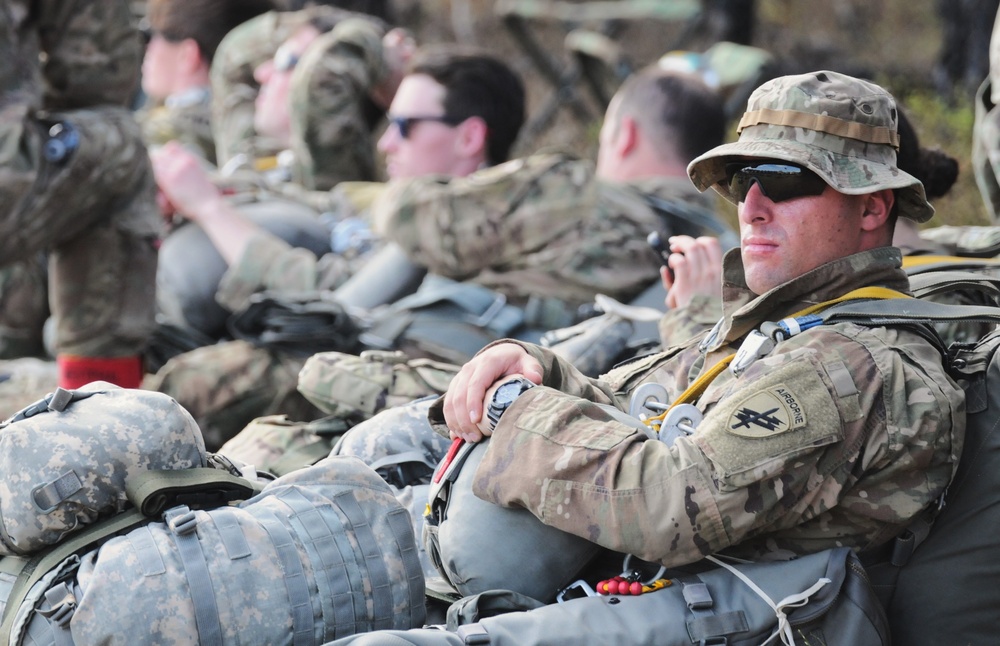 Fort Dix – 404 CA Bn. (USAR) Airborne operation. Coyle Airfield, 14 APR 2023