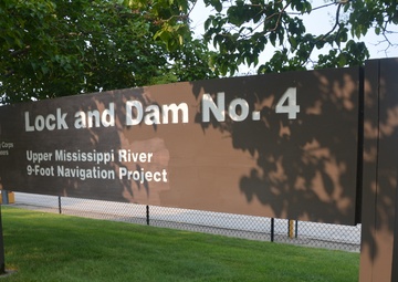 Corps closes Mississippi River lock and dam due to high water levels