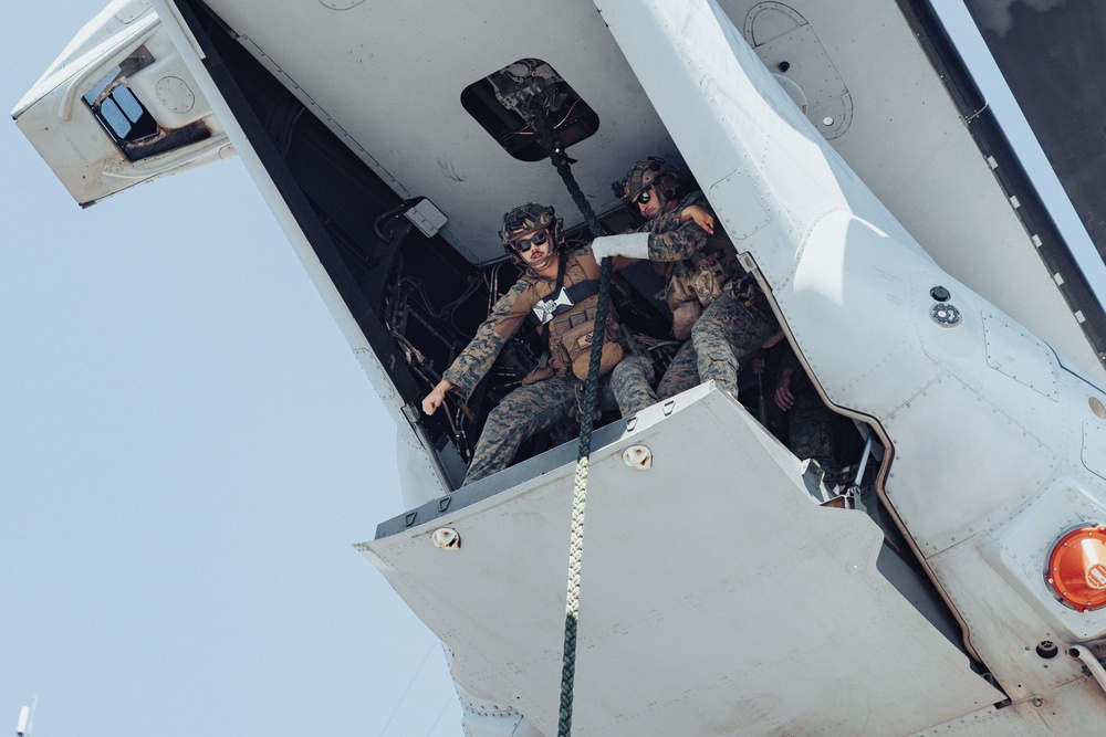 26th MEU Conducts Fast Rope Training Aboard USS Bataan