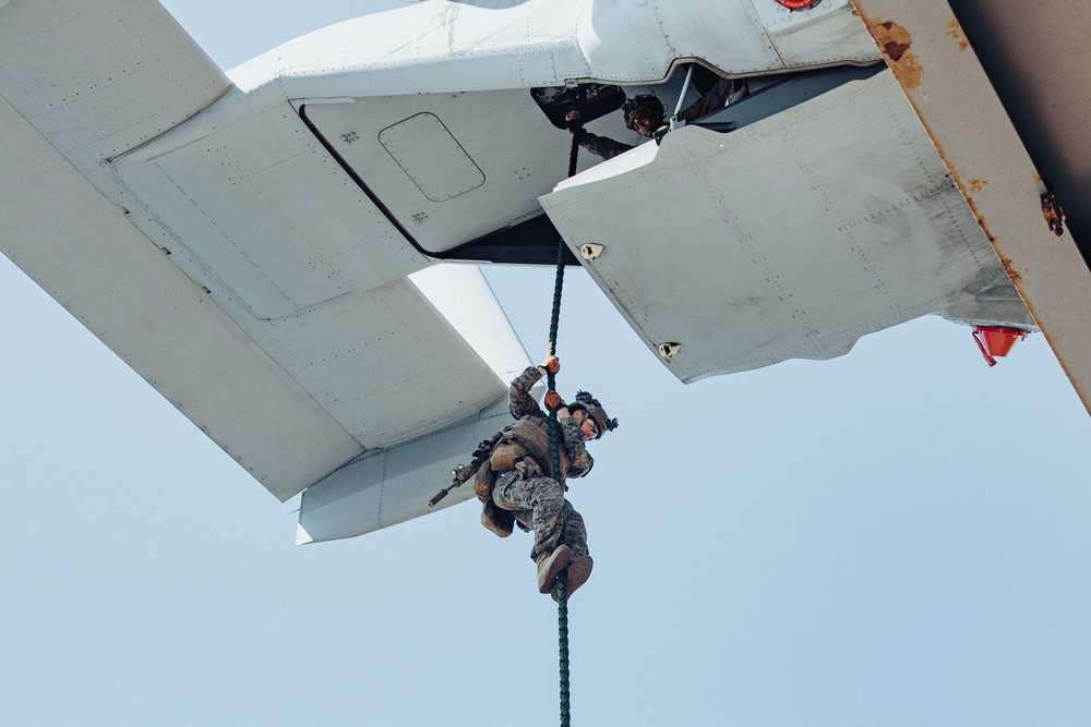 26th MEU Conducts Fast Rope Training Aboard USS Bataan