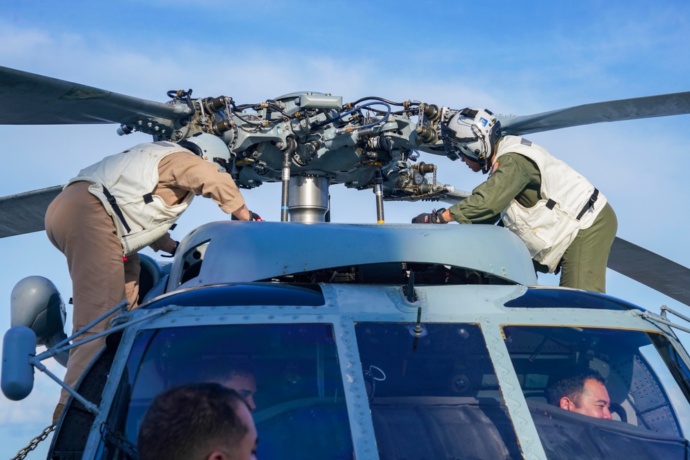 USS OAKLAND CONDUCTS FLIGHT OPERATIONS