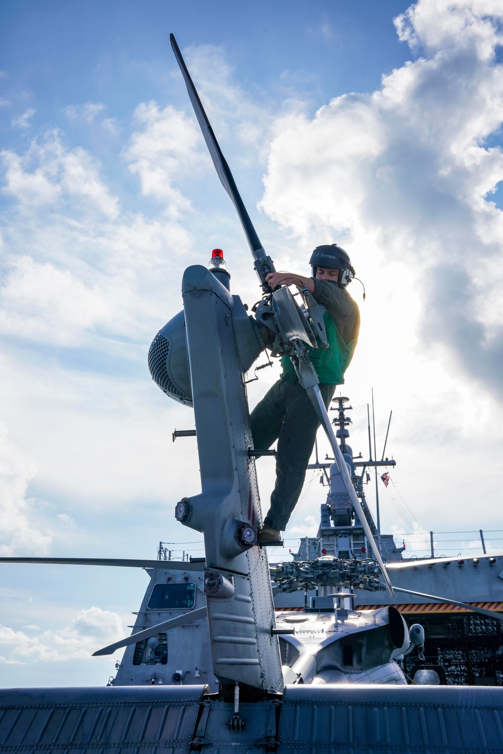 USS OAKLAND CONDUCTS FLIGHT OPERATIONS