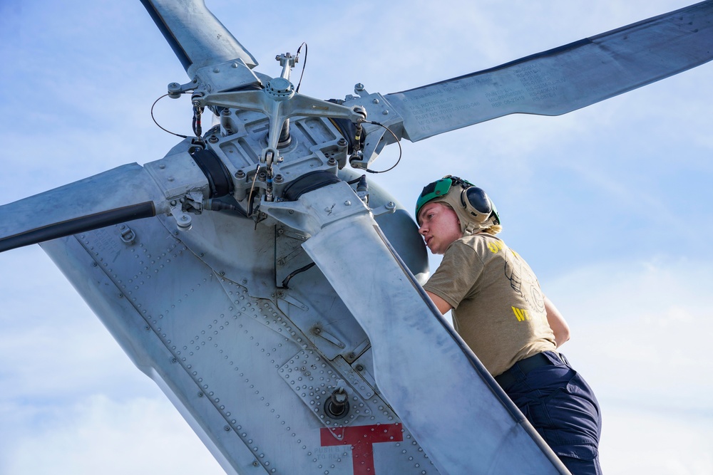 USS OAKLAND CONDUCTS FLIGHT OPERATIONS