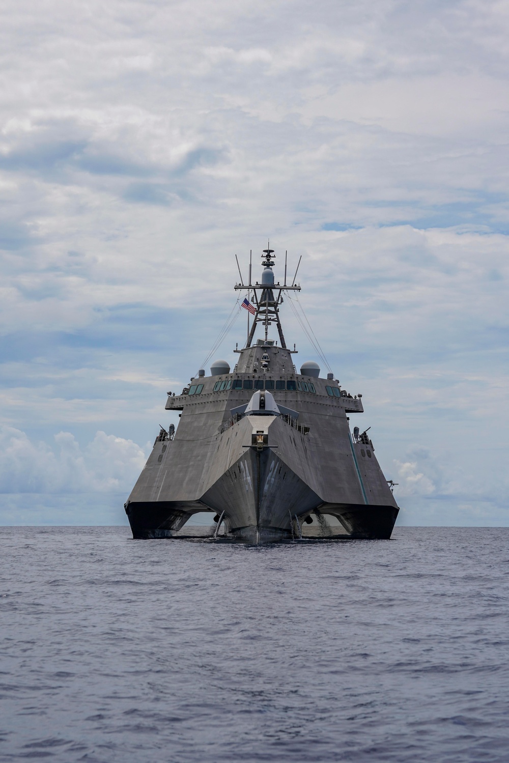 USS OAKLAND CONDUCTS SMALL BOAT OPERATIONS