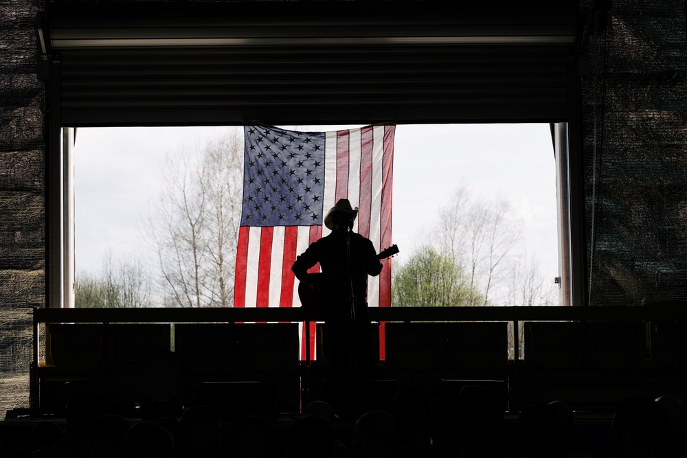 Congressional Delegation visits U.S. base in Poland