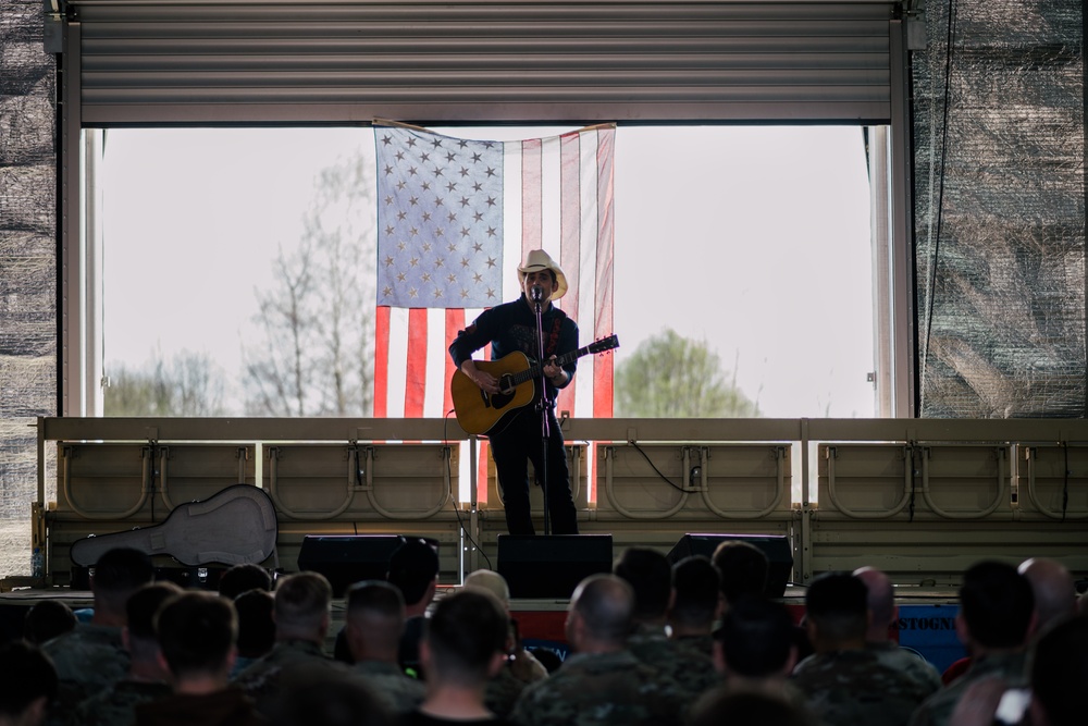 Congressional Delegation visits U.S. base in Poland