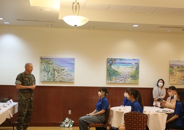 WOMAN TO WOMAN: FEMALE MILITARY MEMBERS AND STUDENTS EXCHANGE LESSONS AND ENCOURAGEMENT FOR FUTURE / 女性同士の交流 ー 米軍女性隊員と女子大生、知識と希望を分かち合う