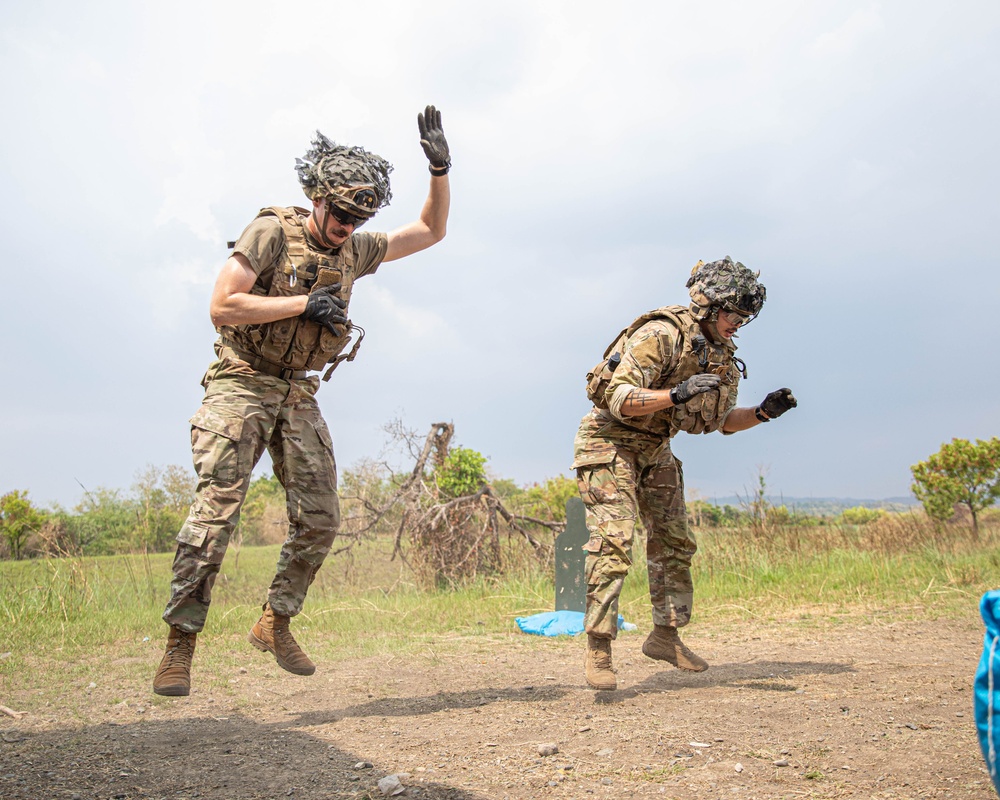 1-27 Echo Range Shoot with the Philippines Army