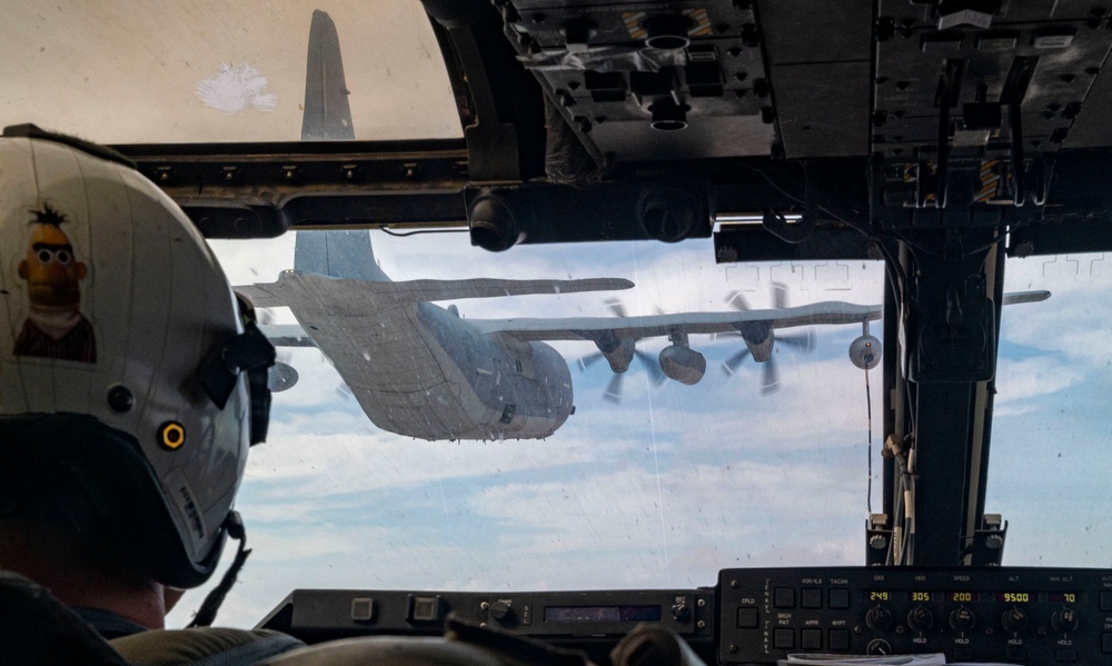 VMM-364 aerial refueling