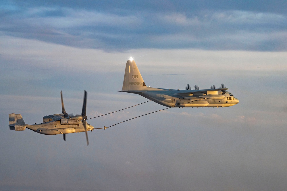 VMM-364 aerial refueling