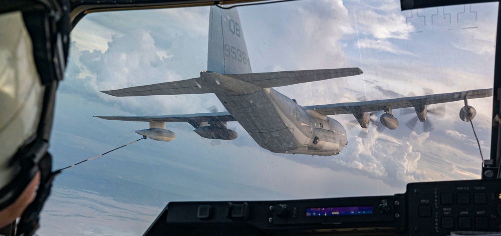 VMM-364 air refueling