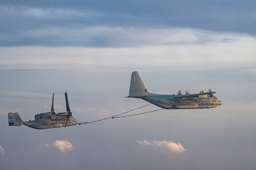 VMM-364 aerial refueling