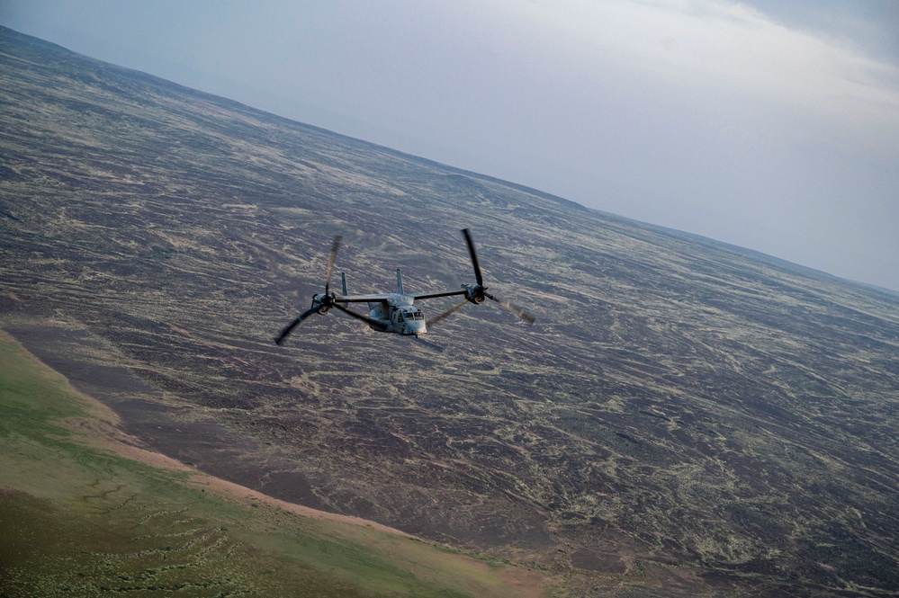 VMM-364 aerial refueling