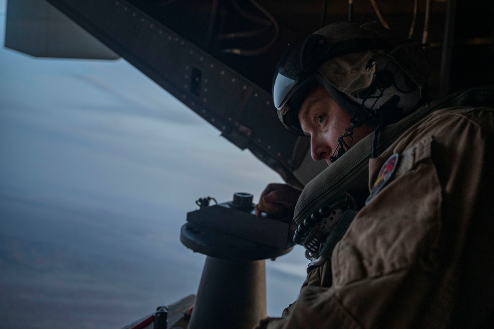 VMM-364 aerial refueling