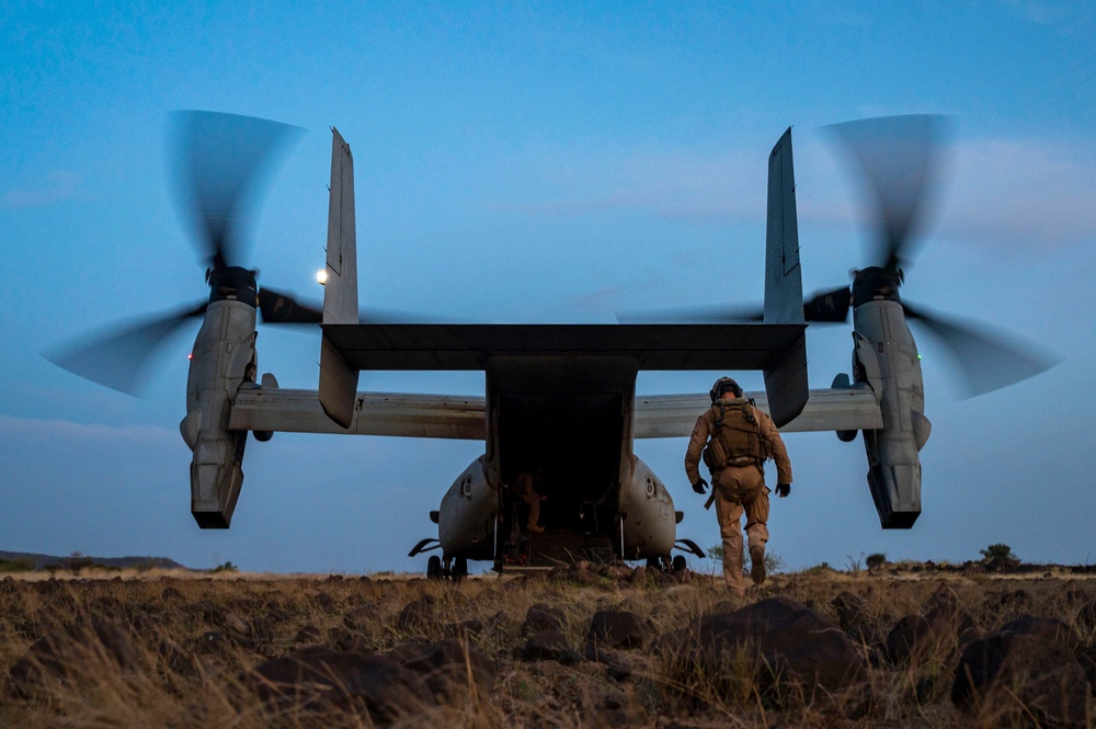 VMM-364 aerial refueling