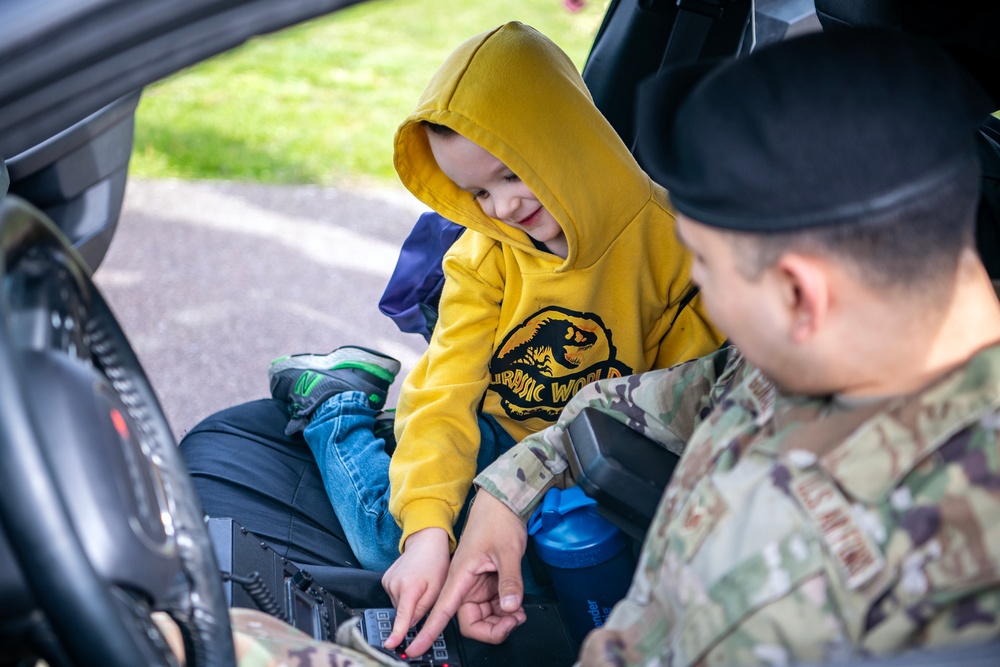 Junior Pathfinders get inside look at wing mission