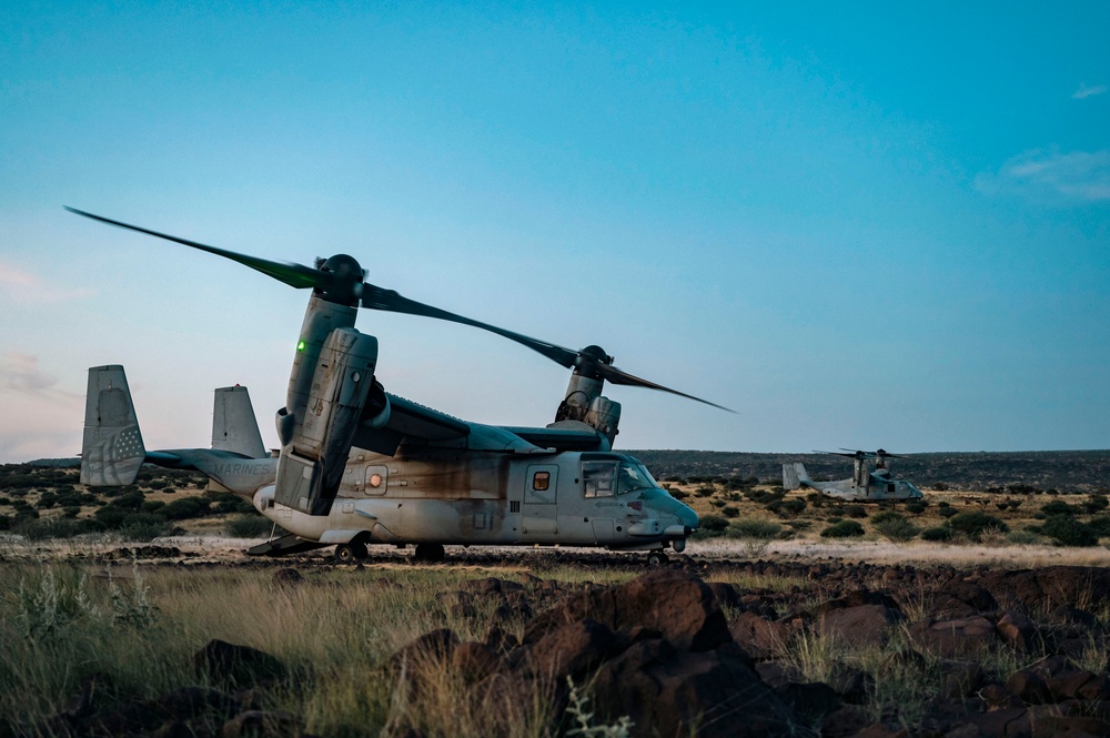 VMM-364 aerial refueling