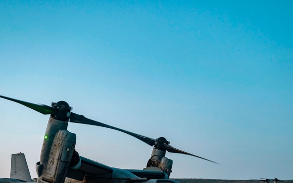 VMM-364 aerial refueling