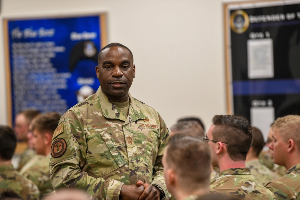 Air National Guard Command Chief visits the 181st Intelligence Wing