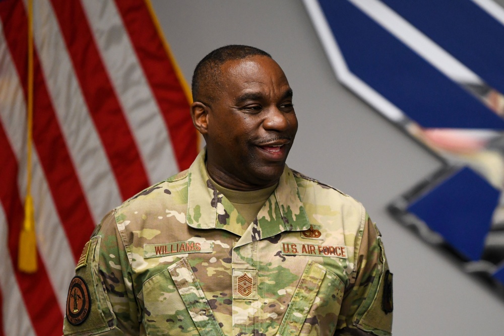 Air National Guard Command Chief visits the 181st Intelligence Wing