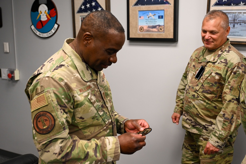 Air National Guard Command Chief visits the 181st Intelligence Wing