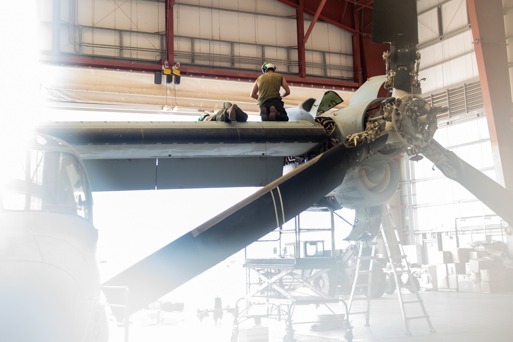 VMM-364 (REIN) Performs Maintenance on MV-22B Ospreys at CLDJ