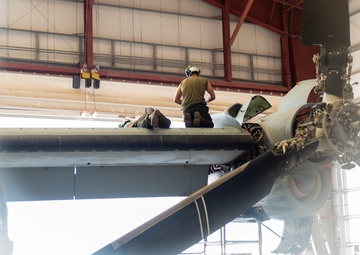 VMM-364 (REIN) Performs Maintenance on MV-22B Ospreys at CLDJ
