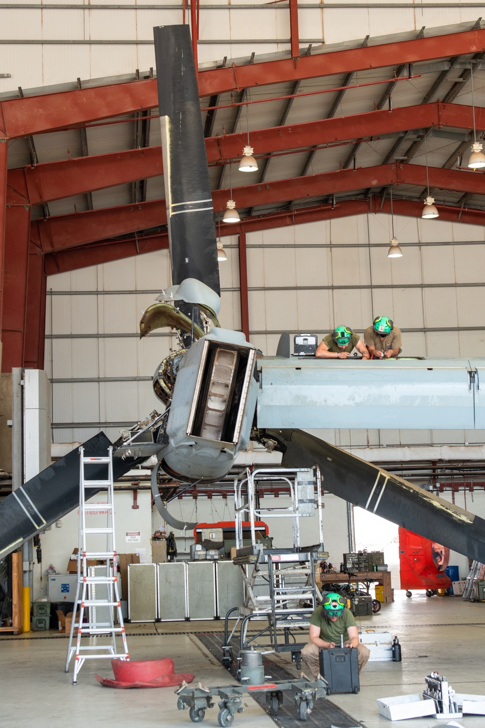 VMM-364 (REIN) Performs Maintenance on MV-22B Ospreys at CLDJ