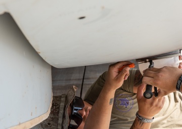 VMM-364 (REIN) Performs Maintenance on MV-22B Ospreys at CLDJ