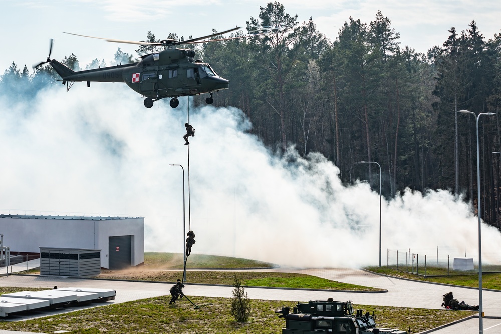 Polish and U.S. Forces Showcase Poland’s Powerful Land, Air and Sea Capabilities in Exercise Zalew 23