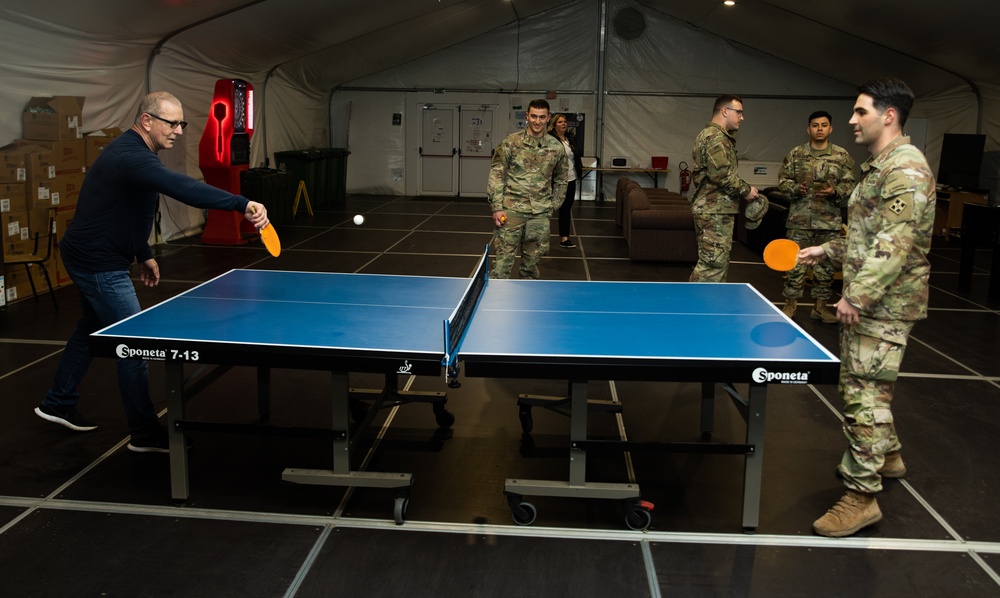 Robert Irvine Visits 4th Inf. Div. Soldiers