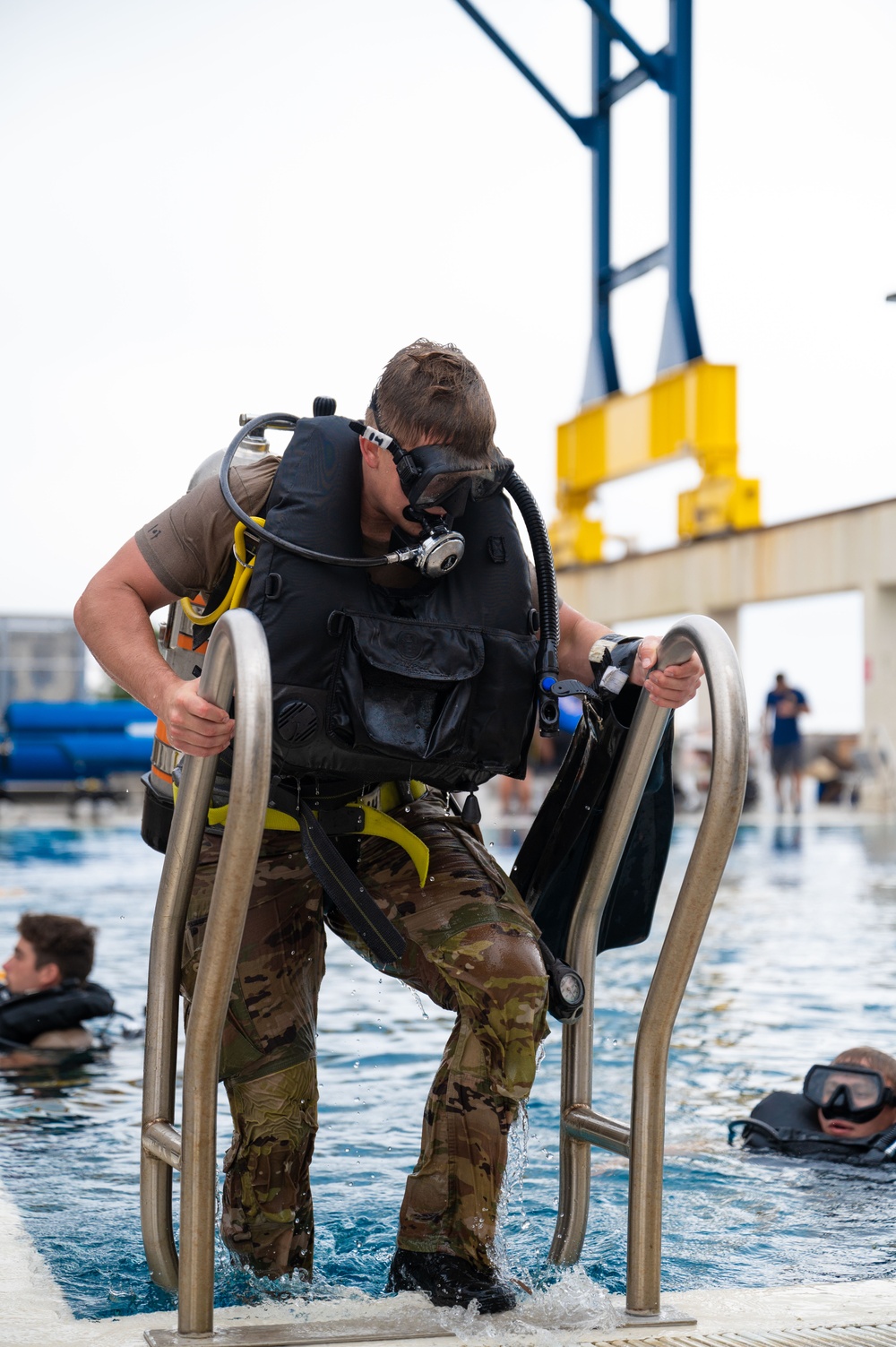 Special Warfare Students Dive